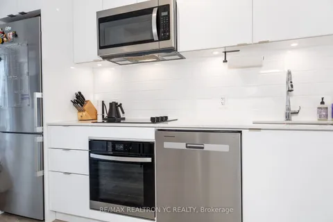 135 Lower Sherbourne Street, ON M5A 1Y4