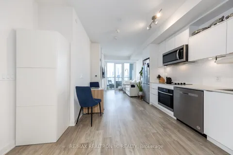 135 Lower Sherbourne Street, ON M5A 1Y4