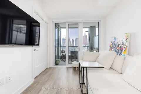 135 Lower Sherbourne Street, ON M5A 1Y4