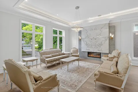 35 Foursome Crescent, ON M2P 1W1