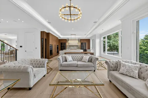 35 Foursome Crescent, ON M2P 1W1
