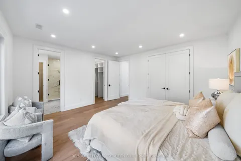 66 Parkhurst Boulevard, ON M4G 2E2