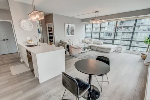 438 King Street, ON M5V 3T9