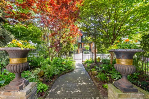 126 Seaton Street, ON M5A 2T3