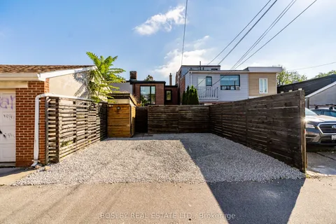 520 Manning Avenue, ON M6G 2V7