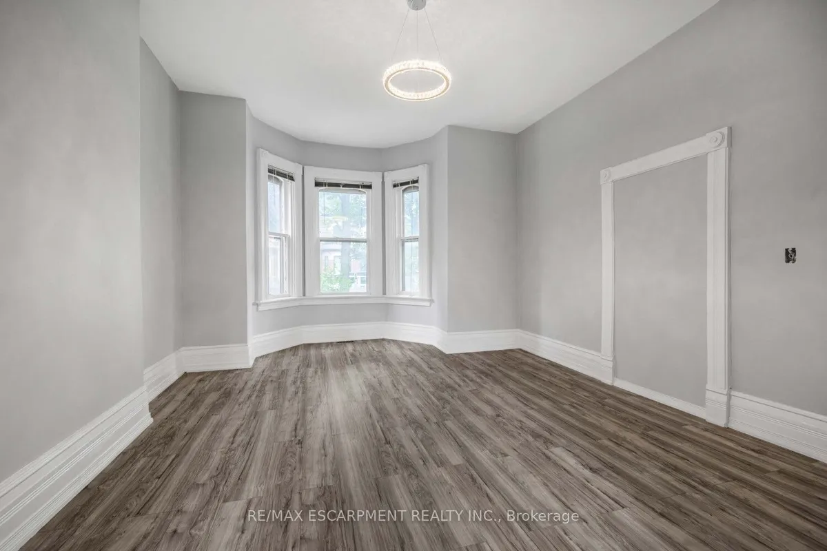 35 Beaconsfield Avenue, ON M6J 3J1