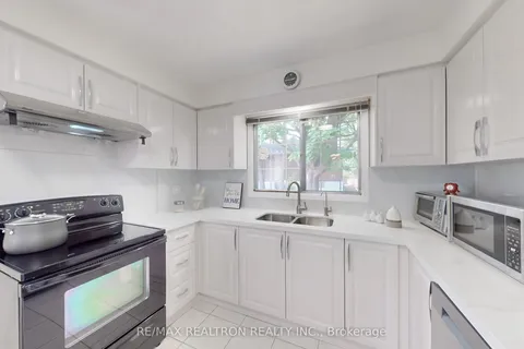 20 Zircon Court, ON M2H 2A1