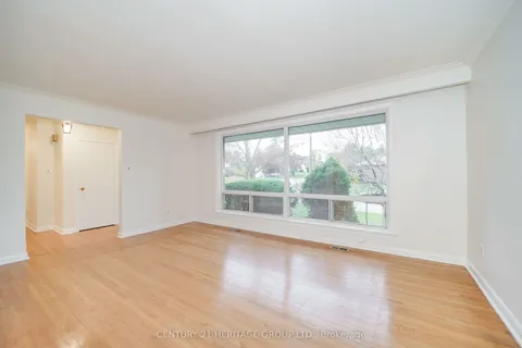 35 Caswell Drive, ON M2M 3M2