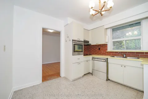 35 Caswell Drive, ON M2M 3M2