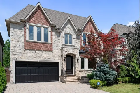 242 Parkview Avenue, ON M2N 3Z1