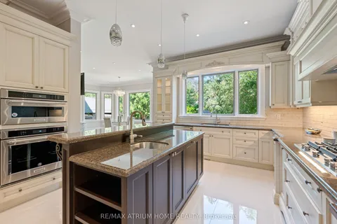 242 Parkview Avenue, ON M2N 3Z1