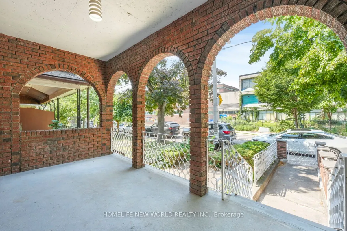 137 Gladstone Avenue, ON M6J 3L1