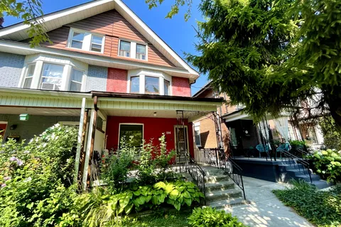 196 Beatrice Street, ON M6G 3G1