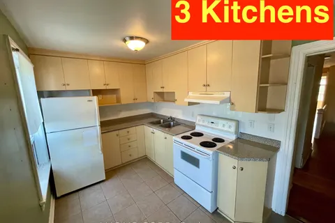 196 Beatrice Street, ON M6G 3G1