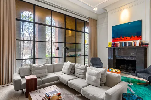 310 Palmerston Boulevard, ON M6G 2N5