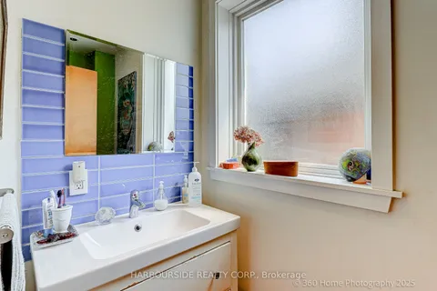 591 Broadway Avenue, ON M4G 2S4