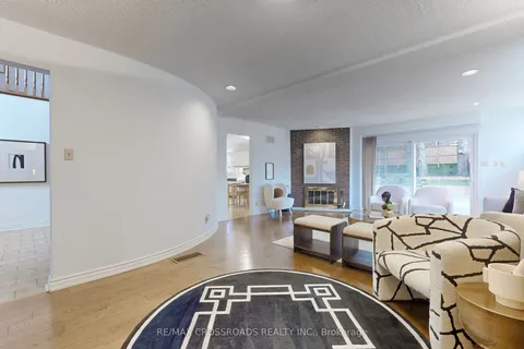 8 Orchid Court, ON M2L 2X8