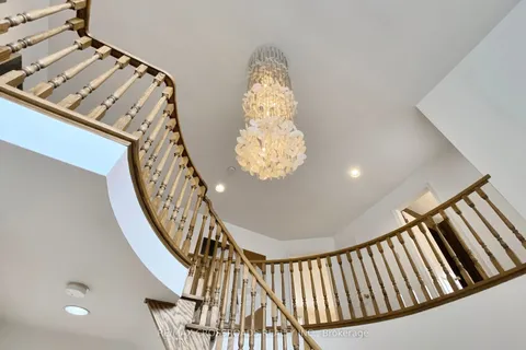 8 Orchid Court, ON M2L 2X8