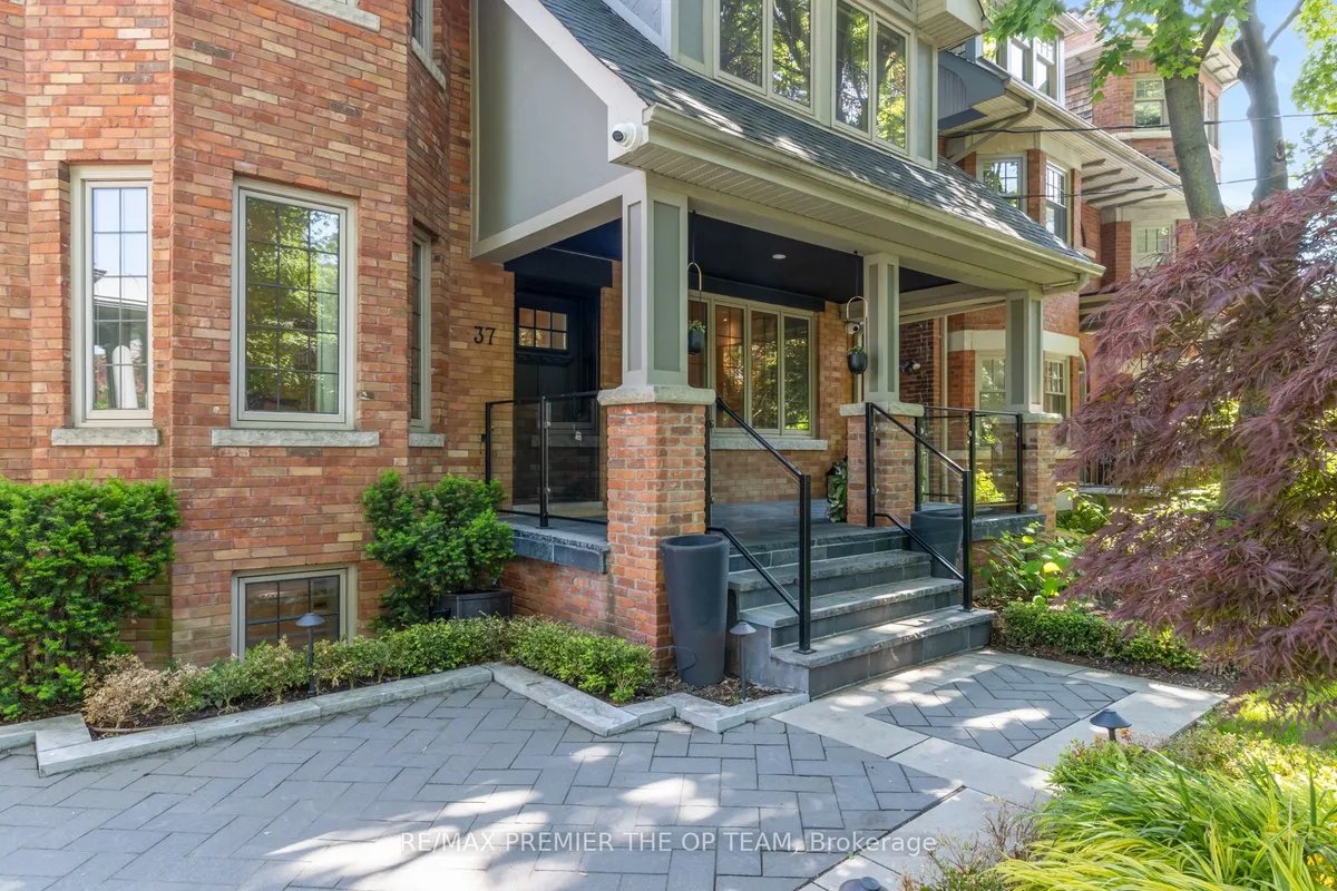 37 St Andrews Gardens, ON M4W 2C9