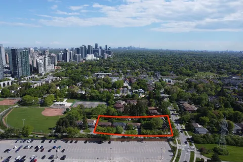 135 Blake Avenue, ON M2M 1B4