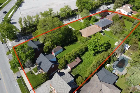 135 Blake Avenue, ON M2M 1B4