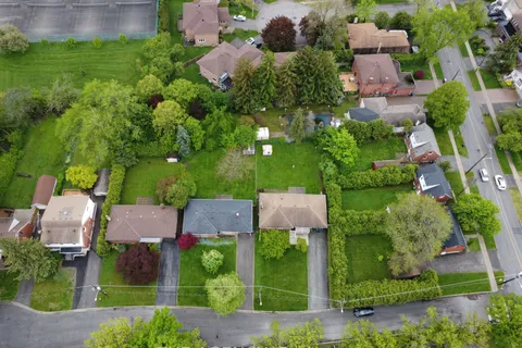 135 Blake Avenue, ON M2M 1B4