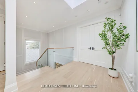 232 Ellerslie Avenue, ON M2N 1Y4