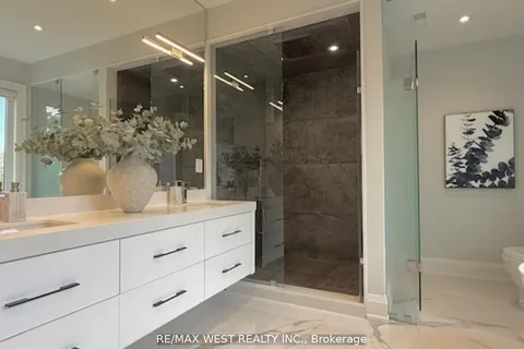 232 Ellerslie Avenue, ON M2N 1Y4