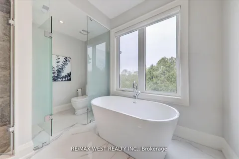 232 Ellerslie Avenue, ON M2N 1Y4