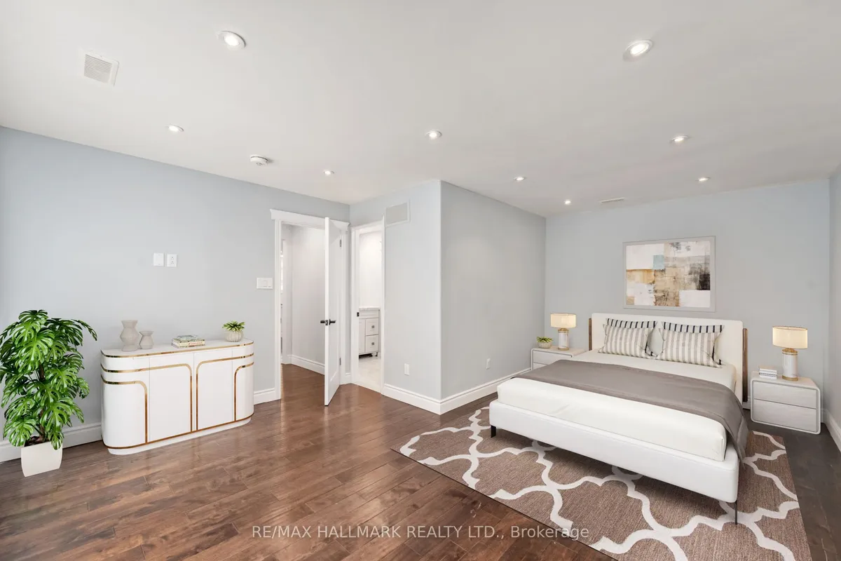 21 King High Avenue, ON M3H 3A8