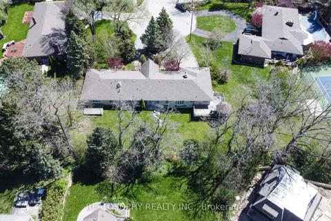 7 Purling Place, ON M3B 1V4