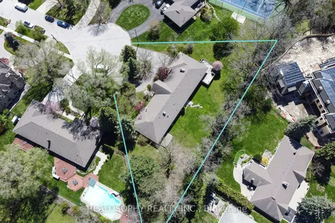 7 Purling Place, ON M3B 1V4