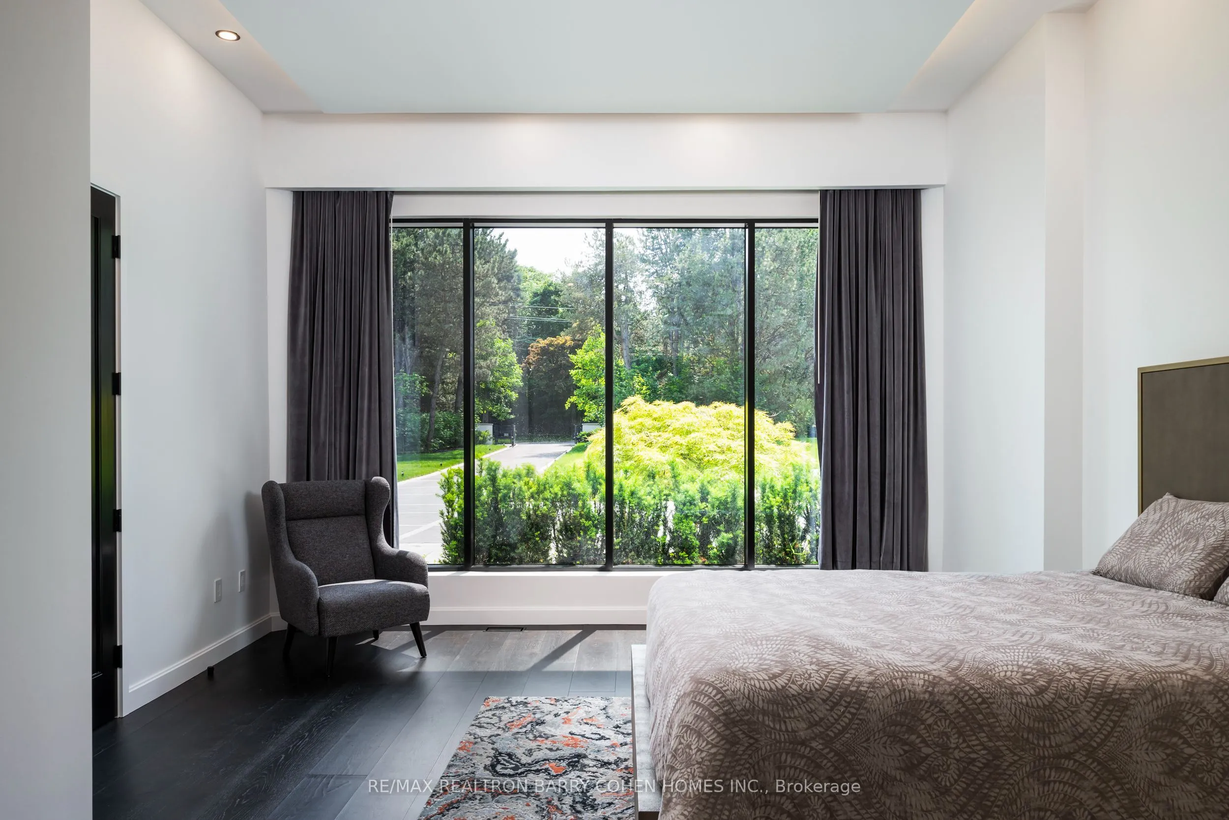 45 Park Lane Circle, ON M3C 2N3