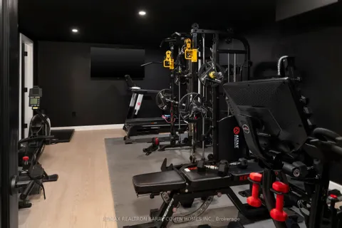 45 Park Lane Circle, ON M3C 2N3