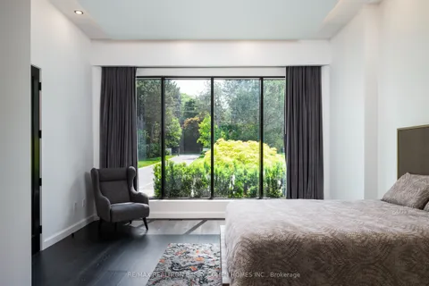 45 Park Lane Circle, ON M3C 2N3