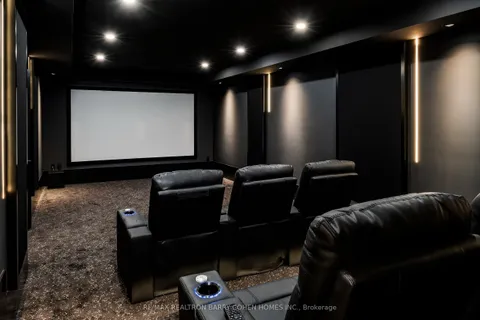 45 Park Lane Circle, ON M3C 2N3