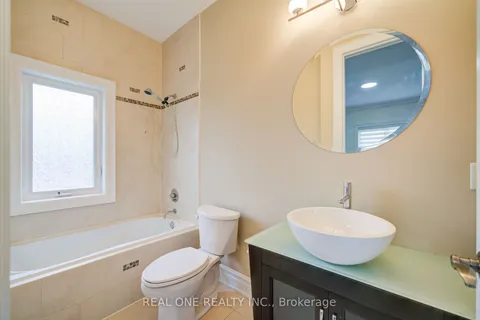 210 Maplehurst Avenue, ON M2N 3C2