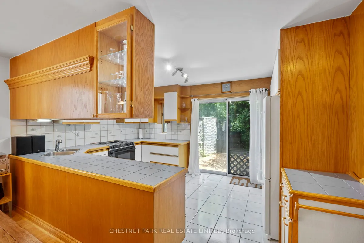 23 Edith Drive, ON M4R 1Y9