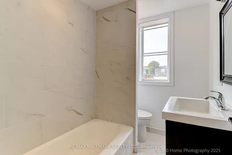 18 Conway Avenue, ON M6E 1H2