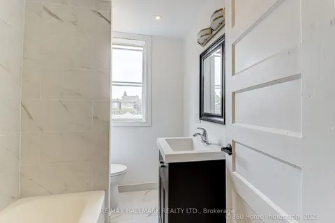 18 Conway Avenue, ON M6E 1H2