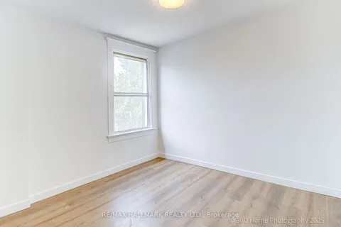 18 Conway Avenue, ON M6E 1H2