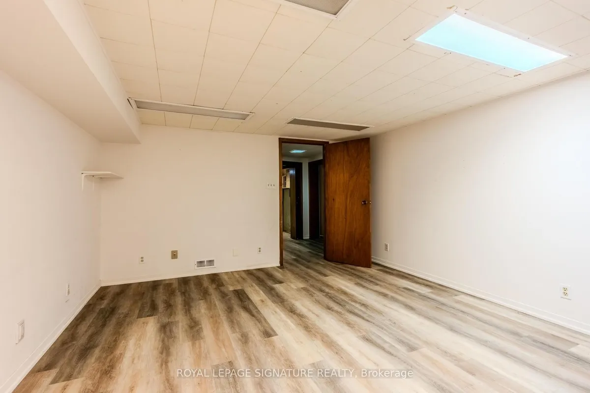 18 Greengate Road, ON M3B 1E8