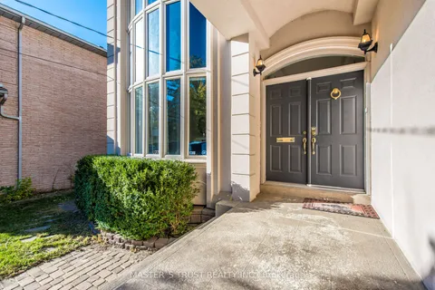 242 Empress Avenue, ON M2N 3T9