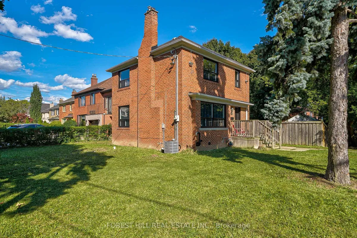 27 Westgate Boulevard, ON M3H 1N8