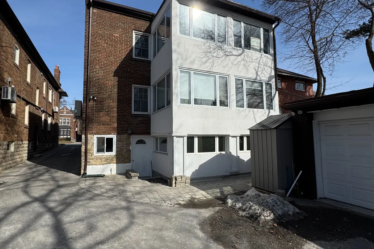 179 St Clair Avenue, ON M4T 1N9
