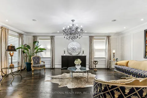 6 Penwood Crescent, ON M3B 2B9