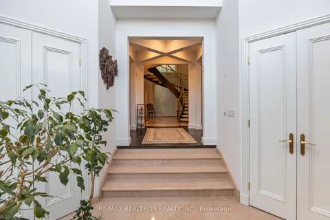 83 Hillmount Avenue, ON M6B 1X5