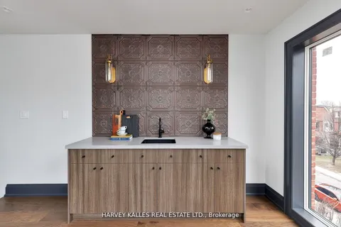 498 Roxton Road, ON M6G 3R4