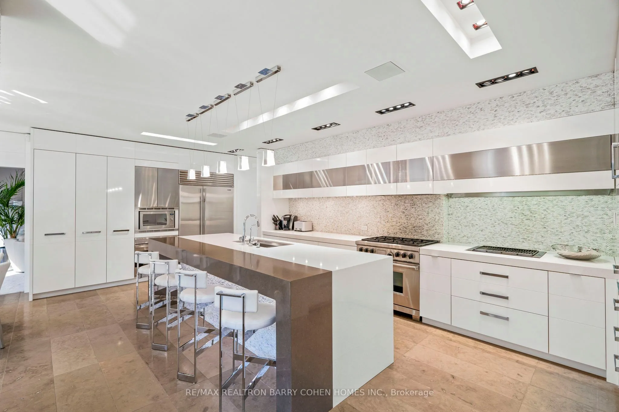 25 Misty Crescent, ON M3B 1T2