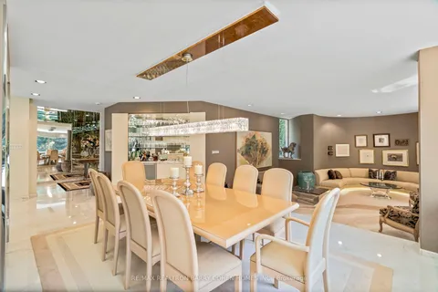 25 Misty Crescent, ON M3B 1T2